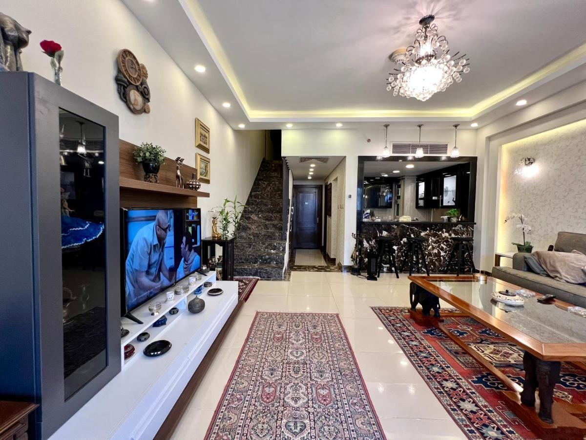 Luxury Hotel Apartment With Pools In Front Auc Cairo Exterior photo
